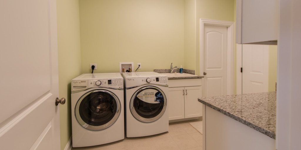 011 Laundry Room_02