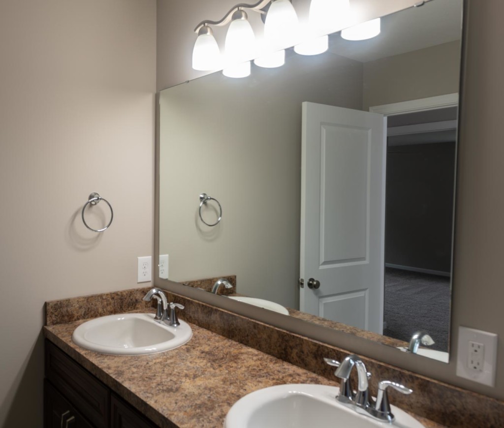 011 – Master Bathroom